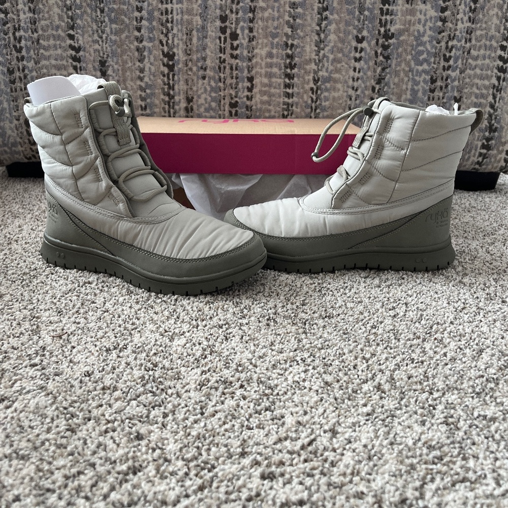 NWT Ryka Solace Green Winter Boot